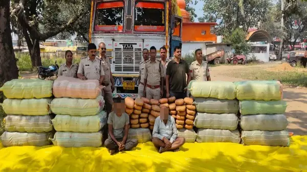 शहडोल में ट्रक से 735 किलो गांजा जब्त, दो तस्कर गिरफ्तार