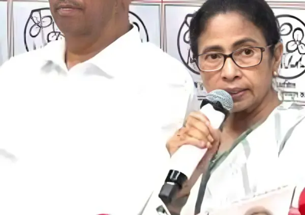 ममता बनर्जी के ऐलान से बंगाल की राजनीति में भूचाल