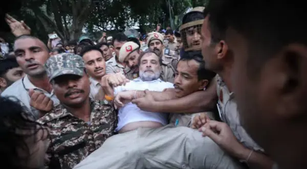 राहुल-प्रियंका समेत कई नेता हिरासत में