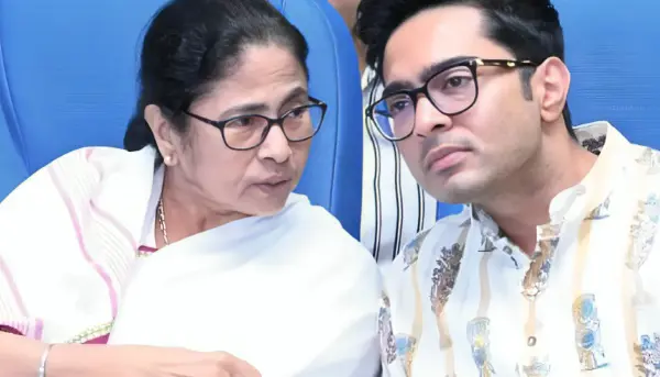 बागी गुट ने ममता बनर्जी को अध्यक्ष पद से हटाया