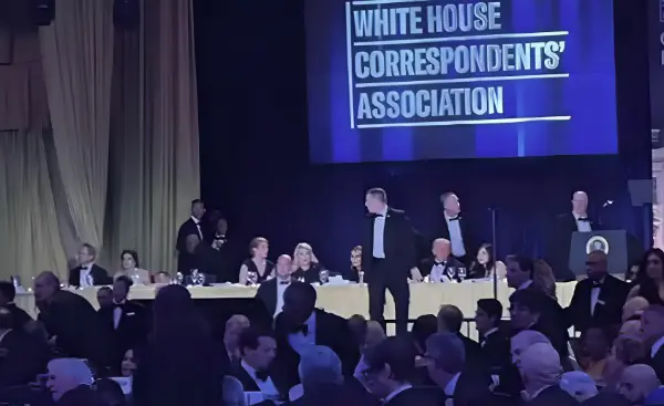 ट्रंप को सीक्रेट सर्विस ने सुरक्षित निकाला