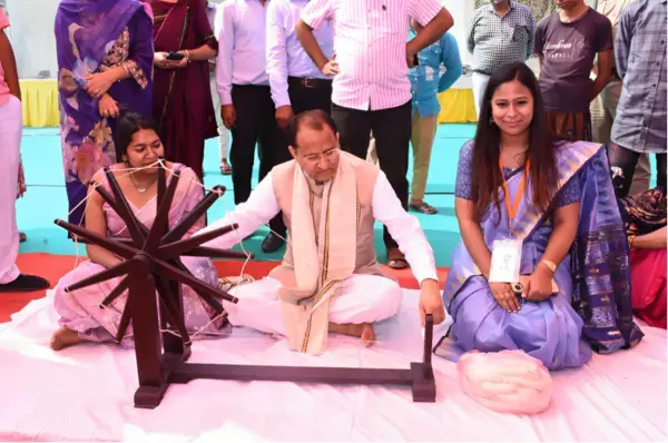 मेरठ में खादी एवं ग्रामोद्योग प्रदर्शनी का शुभारंभ