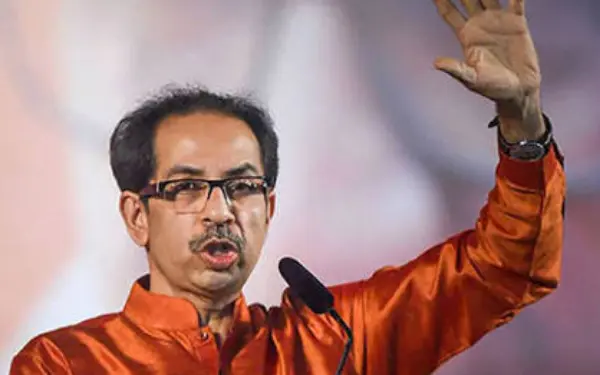 बागी सांसदों पर कार्रवाई की मांग