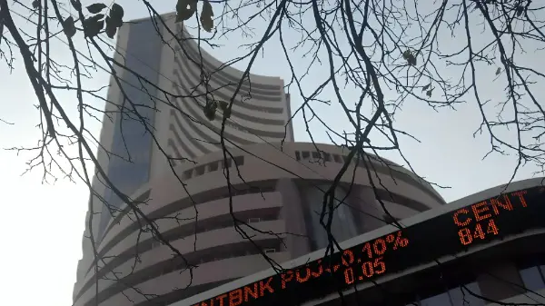 तेल की बढ़ती कीमतों और RBI की दर बढ़ोतरी से शेयर बाजार में गिरावट