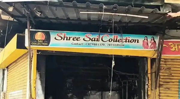 आग बुझी तो सामने आया नुकसान, बाहर मिली शराब की बोतलें
