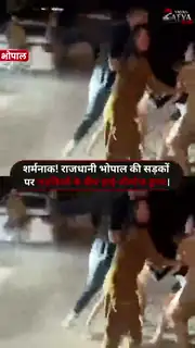 नशे में धुत युवतियों की सड़क पर मारपीट