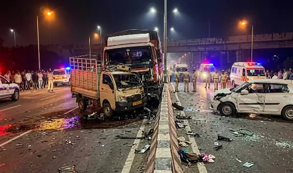 पुणे-बेंगलुरु राष्ट्रीय राजमार्ग पर भीषण हादसा