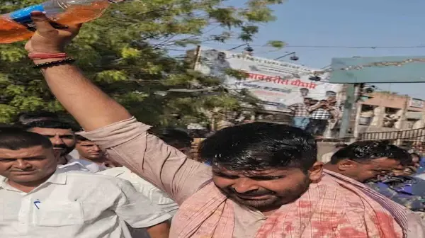 विधायक रविंद्र सिंह भाटी ने विरोध में खुद पर डाला पेट्रोल