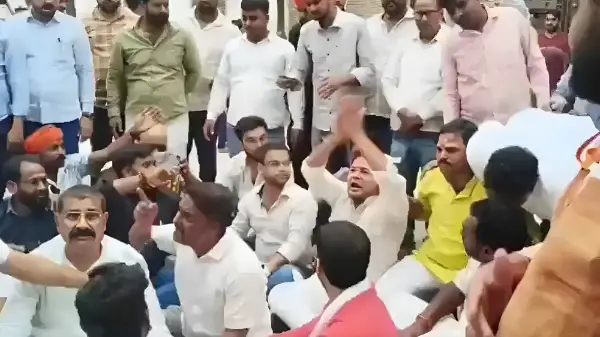 वाराणसी एमएलसी चुनाव में बीजेपी का धरना, पर्यवेक्षक को लेकर भ्रम