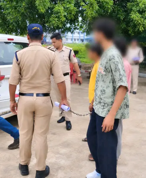 तीन आरोपी पुलिस गिरफ्त में।
