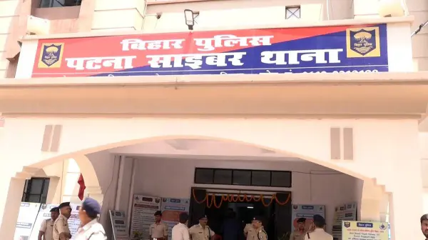 व्हाट्सएप कॉल से डराकर करोड़ों का साइबर फ्रॉड