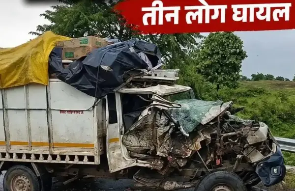 सड़क हादसा, एनएच-43, बस दुर्घटना, पिकअप वाहन, सड़क सुरक्षा, तीन घायल,