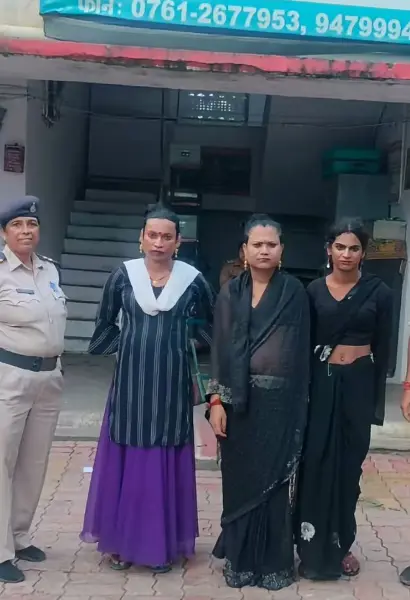 जबलपुर स्टेशन पर यात्रियों से विवाद, GRP की सख्ती