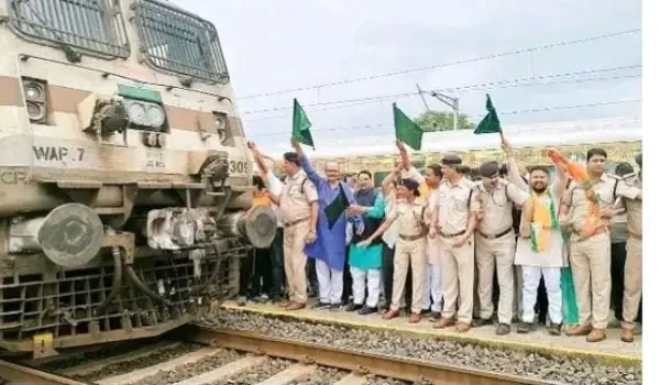 वेंकटनगर में फिर रुकी नर्मदा एक्सप्रेस