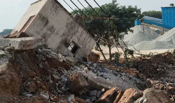 मिर्जापुर क्रशर हादसा: डग गिरने से 4 मजदूरों की मौत