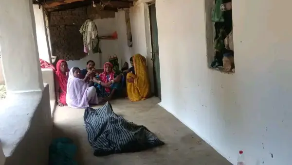 चरित्र पर शक का खूनी अंजाम, पत्नी की हत्या के बाद पति पुलिस हिरासत में